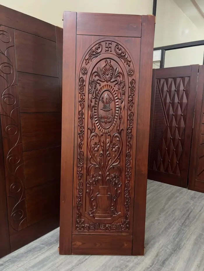 লতার কারুকার্যের সলিড ডোর